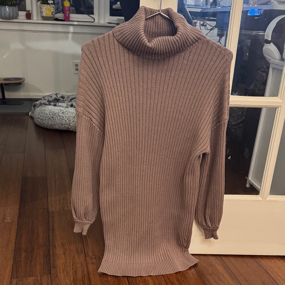 Cozy Ribbed Turtleneck Sweater - Tan/Brown